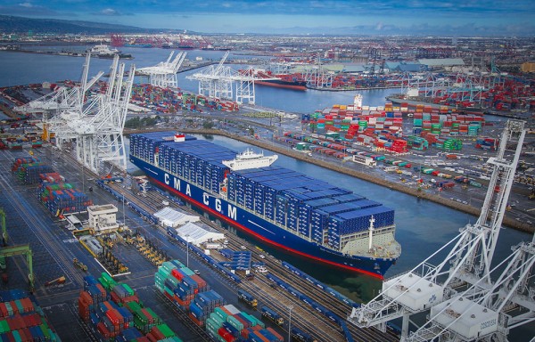 CMA CGM本杰明·富蘭克林號在美國長(cháng)灘港