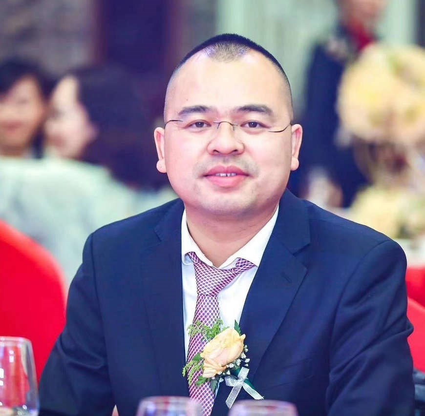 張桅（Tiger Zhang），甲必丹俱樂(lè )部會(huì )長(cháng)