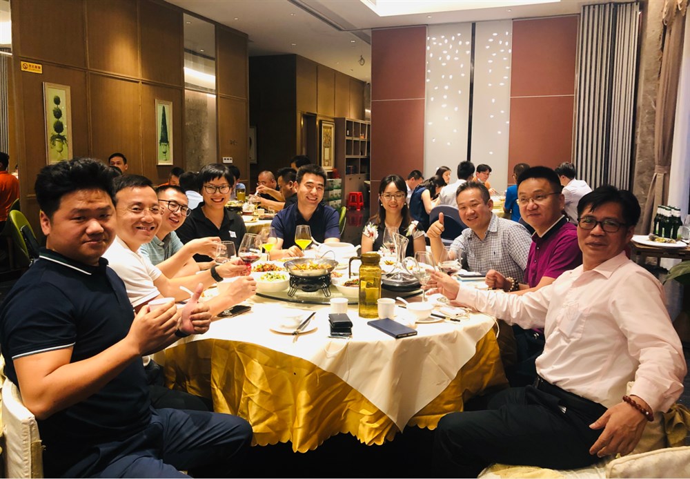 理事單位永聯(lián)通-通用運費網(wǎng)創(chuàng  )始人黃炳軒參會(huì )