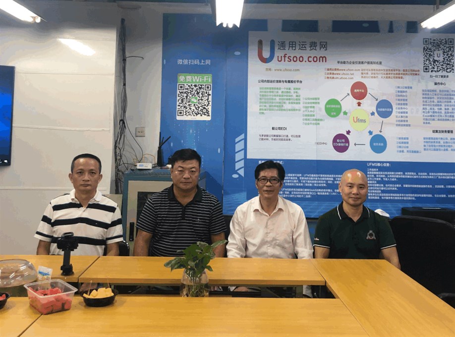 左起：西岸國際貨運董事長(cháng)兼富達會(huì )常委馬錦鵬、永聯(lián)通-通用運費網(wǎng)創(chuàng  )始人黃炳軒、天運國際物流董事長(cháng)兼富達會(huì )常委執行會(huì )長(cháng)、通用運費網(wǎng)首席營(yíng)運官（CTO）趙書(shū)平