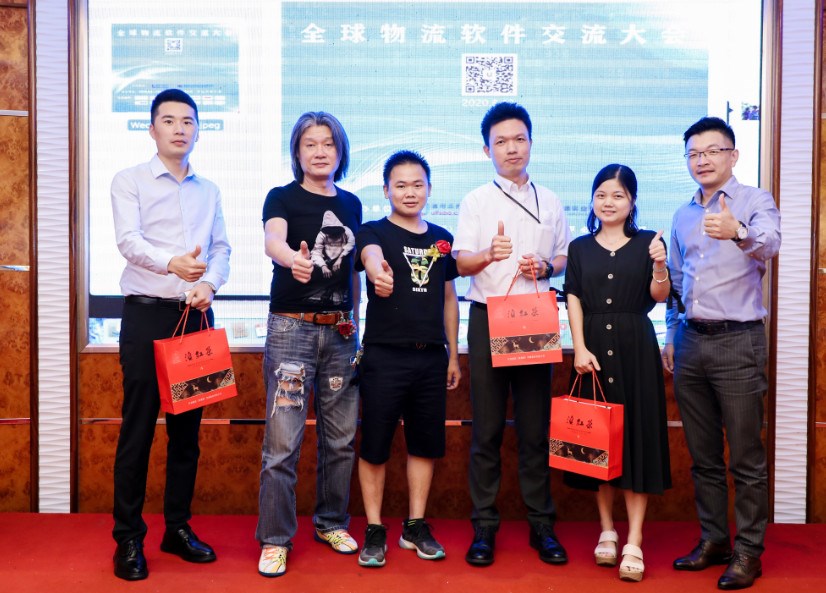 由深港貨運聯(lián)盟會(huì )長(cháng)、客家物流人會(huì )長(cháng)鄧燕豐、深圳抖兔國際物流有限公司總經(jīng)理兼潮汕物流人創(chuàng  )始人鄭佳謀負責抽獎。