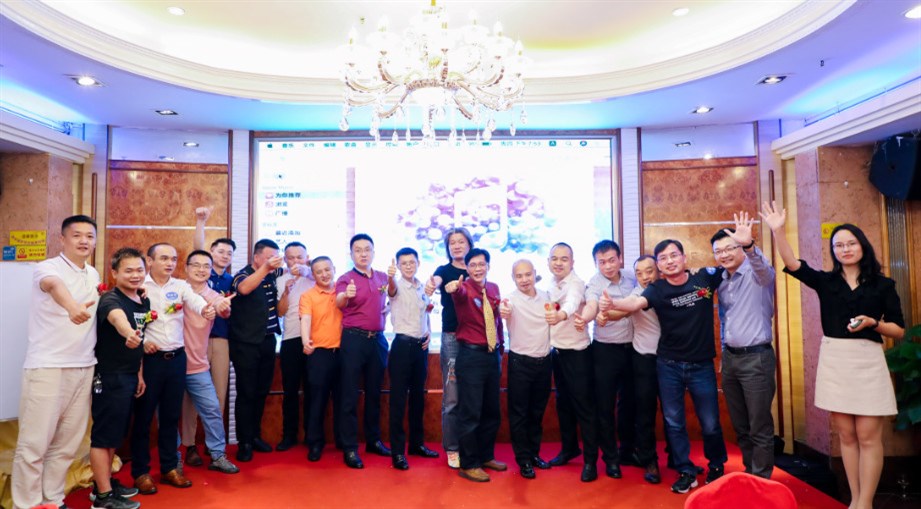 會(huì )議籌備支持團隊成員合影。