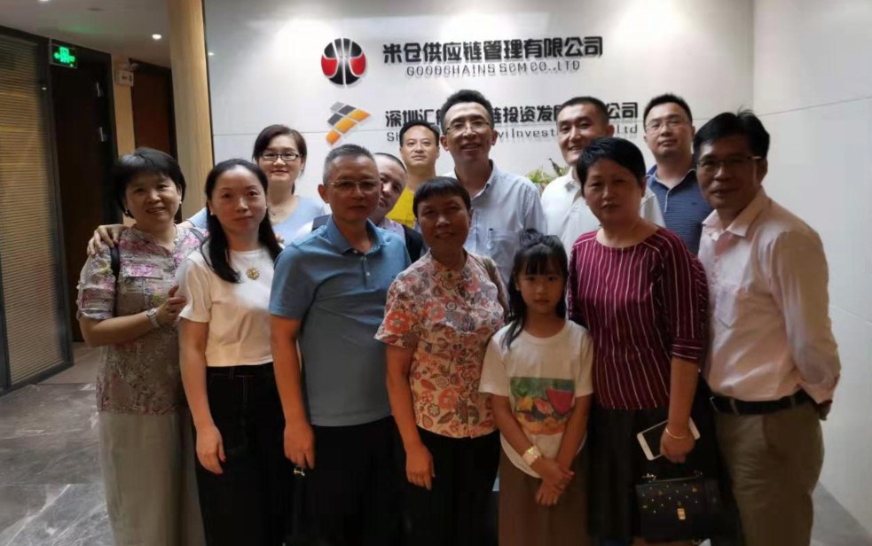 大合影左起：吳丹、陳群、雄鷹、鄭偉建、遲德常、方聯(lián)、萬(wàn)雲、孫劍巍、董斌、董燕欣、張鋼琴、黃炳軒