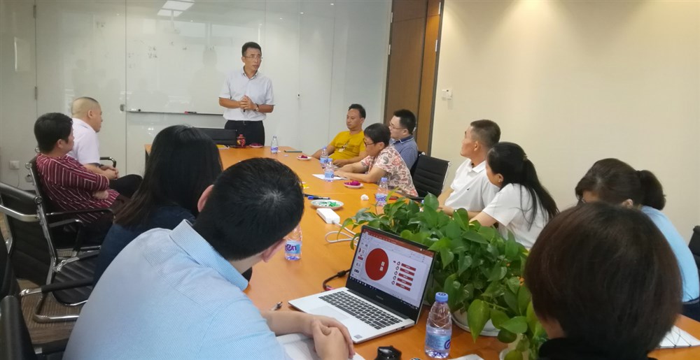米倉供應鏈董事長(cháng)孫劍巍在介紹公司