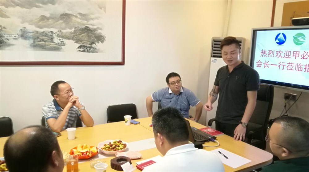崴航（天津）物流服務(wù)有限公司經(jīng)理王坤燦，他作為深圳分公司的操盤(pán)手