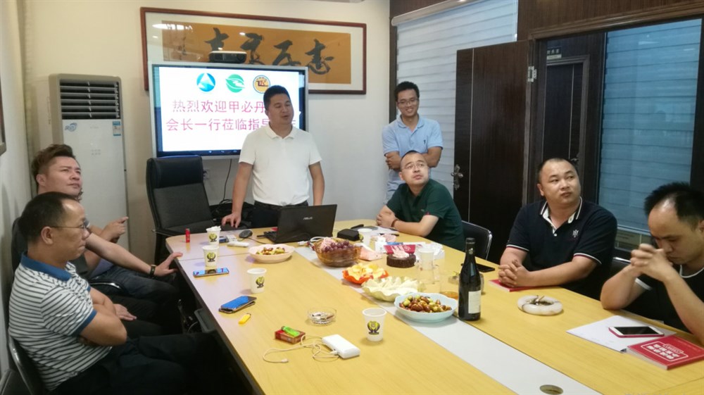 河源市三葉供應鏈管理有限公司董事長(cháng)葉樹(shù)勇先生和大家分享了他14年的公司經(jīng)營(yíng)與創(chuàng  )業(yè)歷程