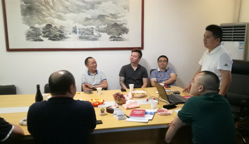 河源市三葉供應鏈管理有限公司/河源宏鼎物流總經(jīng)理葉樹(shù)勇在發(fā)言