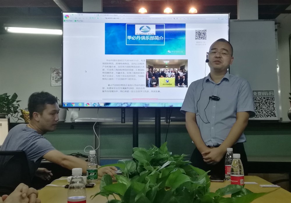 甲必丹俱樂(lè )部執行會(huì )長(cháng)張桅先生做了重要的發(fā)言，介紹甲必丹俱樂(lè )部的發(fā)展壯大與近況，美好的愿望、憧憬未來(lái)