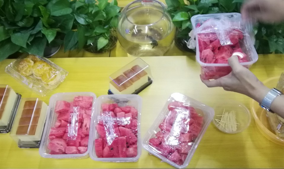 下午茶歇，開(kāi)心一刻：吃東西