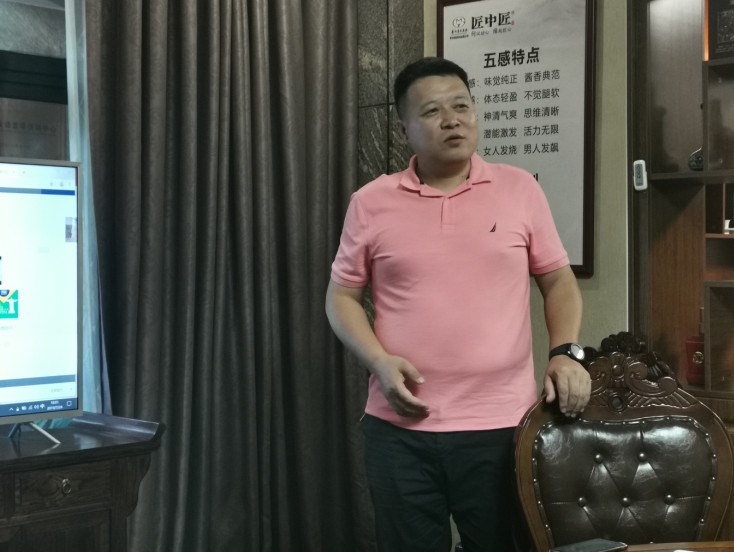 深圳市奧興國際貨運代理有限公司的王永良介紹了公司的情況。