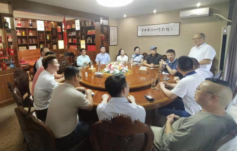 圓桌會(huì )議：大咖們共聚一堂，商討未來(lái)大計！