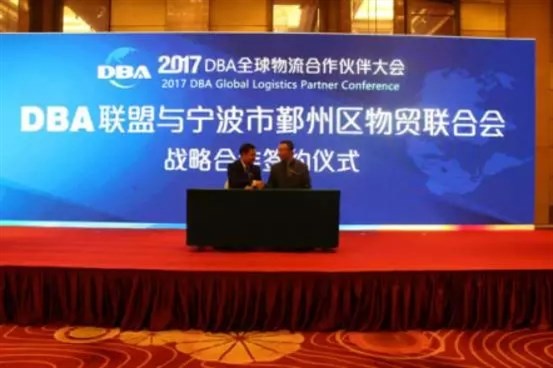 高陽(yáng)江先生與張梓靖先生進(jìn)行簽約儀式