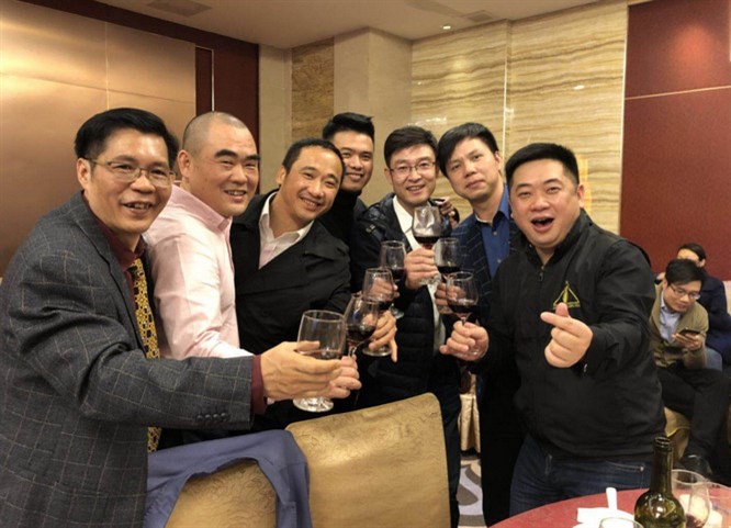 其中通用運費網(wǎng)董事長(cháng)黃炳軒（左）。