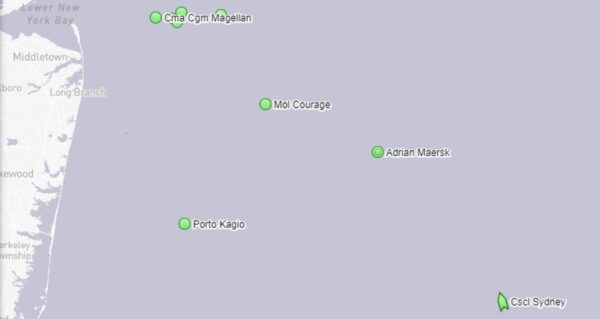 周一在東海岸停泊的集裝箱船在紐約或新澤西等待泊位（地圖：MarineTraffic）