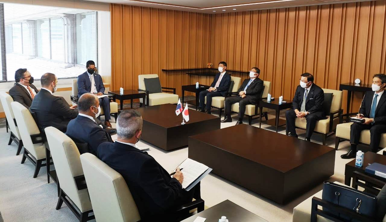 巴拿馬推動(dòng)與三大日本航運公司達成協(xié)議，讓巴拿馬海員登船